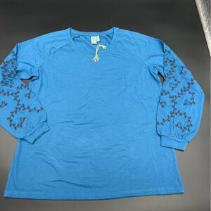 Women’s Aventure blue shirt size M. Long sleeve w/‎ embroidery details. NWOT